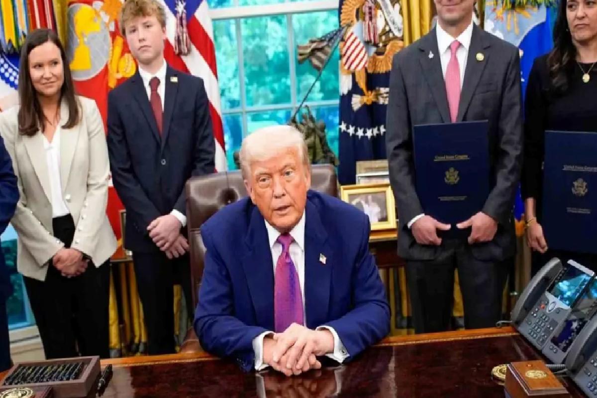 Trump: “Putin, Ukrayna ile ateşkes muahedesi yapmak istemiyor, bunun yerine Türkiye’de bir ortaya gelerek kanlı savaşa bir son verilmesini müzakere…