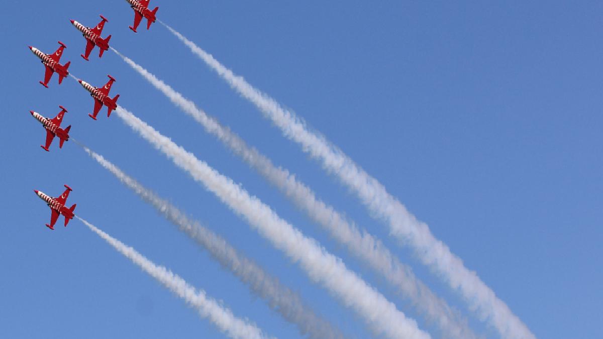 Türk Yıldızları’ndan Samsun’da 19 Mayıs gösterisi