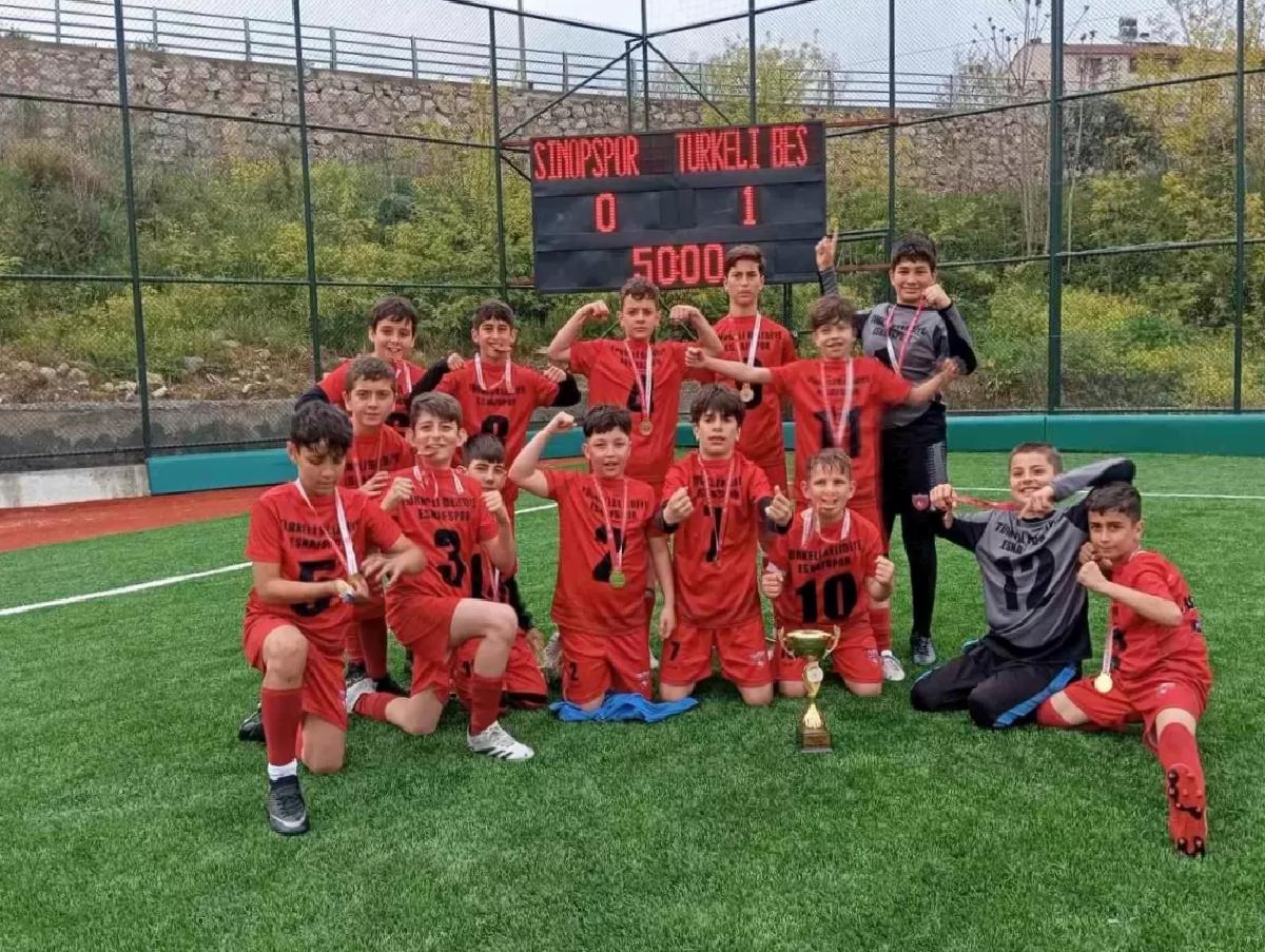 Türkeli Belediye Esnafspor U-12 Grubu Şampiyon Oldu