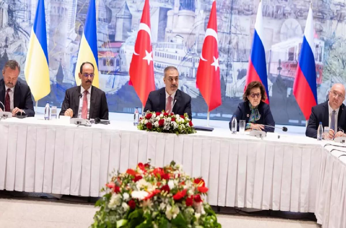 Türkiye-Rusya-Ukrayna Üçlü Toplantısı Başladı