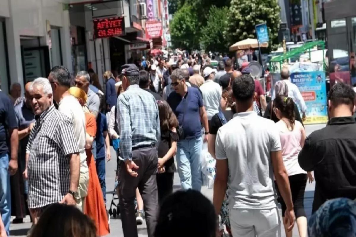Türkiye’de Hanehalkı Büyüklüğü Düşüyor