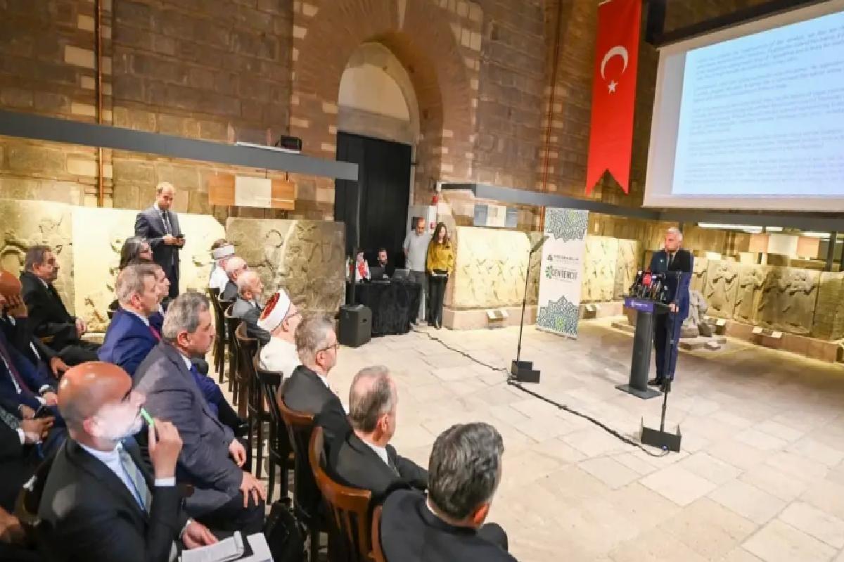 Türkiye’de İslamofobi ile Gayret Merkezi Açıldı