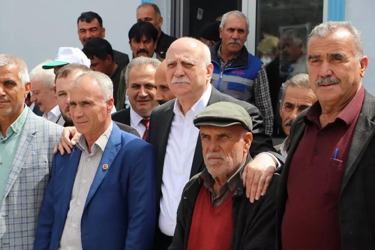 TZOB Genel Başkanı Bayraktar, Gaziantep ve Kahramanmaraş’ta zirai dondan etkilenen meyve bahçelerini inceledi