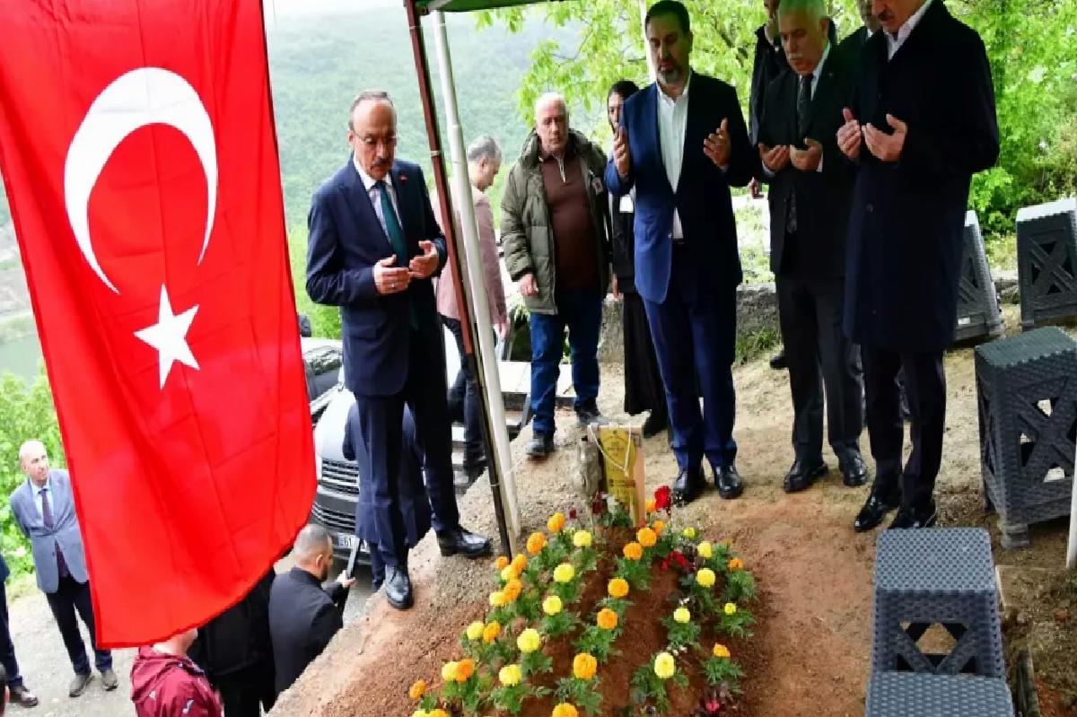 Ulaştırma Bakanı Uraloğlu, Şehit Piyade Uzman Onbaşı Berat Mecit Day’ın Ailesini Ziyaret Etti