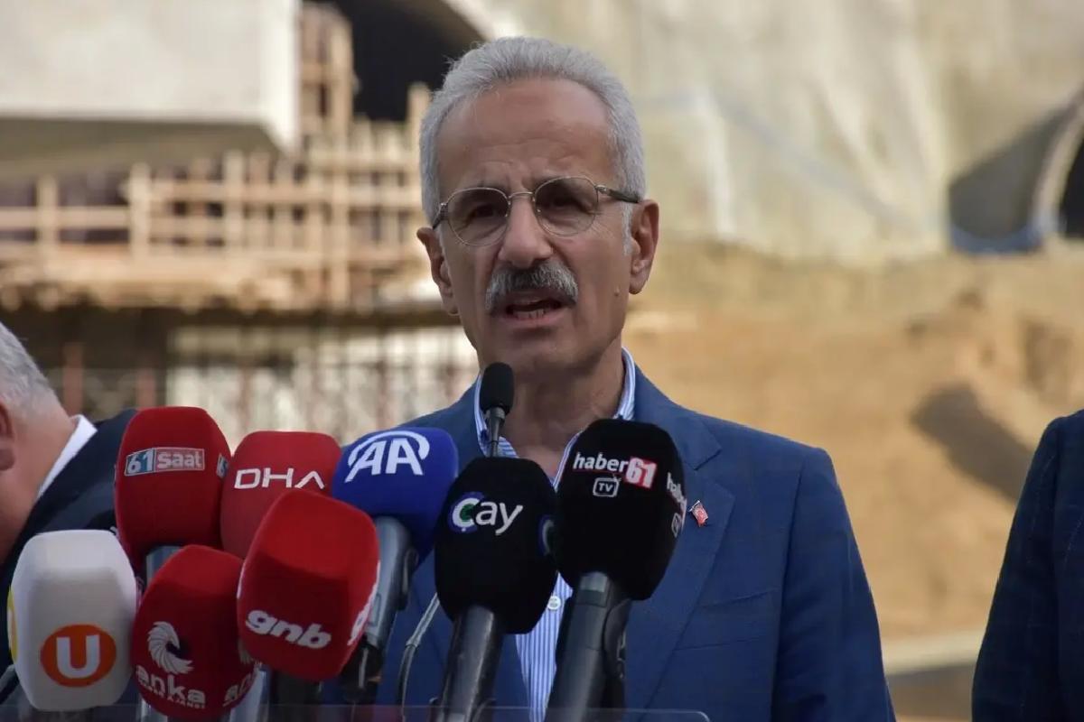Ulaştırma ve Altyapı Bakanı Uraloğlu, Trabzon’da partisinin vilayet müşavere toplantısında konuştu Açıklaması
