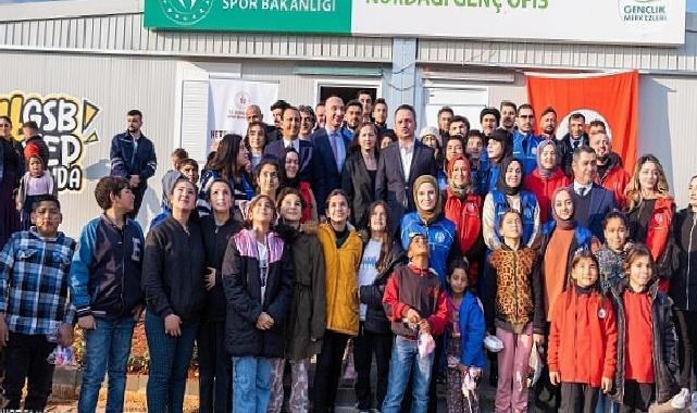 UNICEF ve Netflix güç birliğiyle kurulan GENÇ ALAN, sarsıntı bölgesindeki gençlere umut olmaya devam ediyor