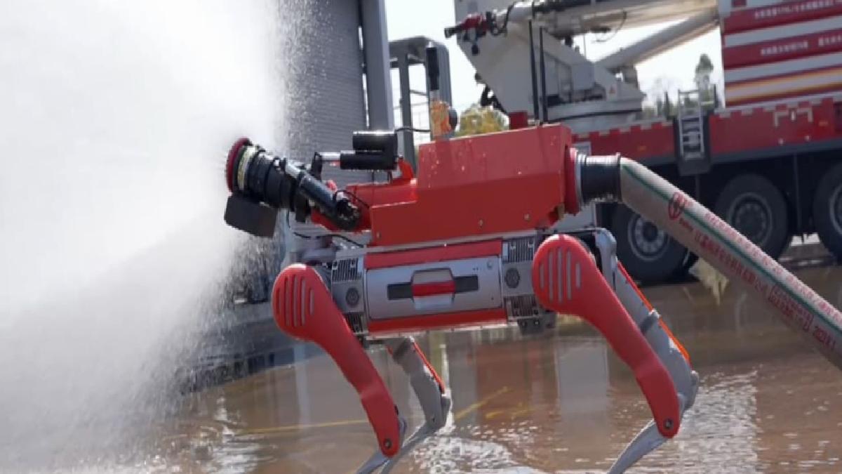 Unitree, yeni yangın söndürme robot köpeğini duyurdu