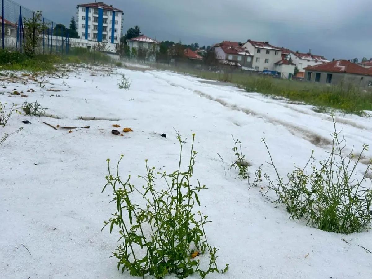 Uşak’ta Şiddetli Sağanak ve Dolu
