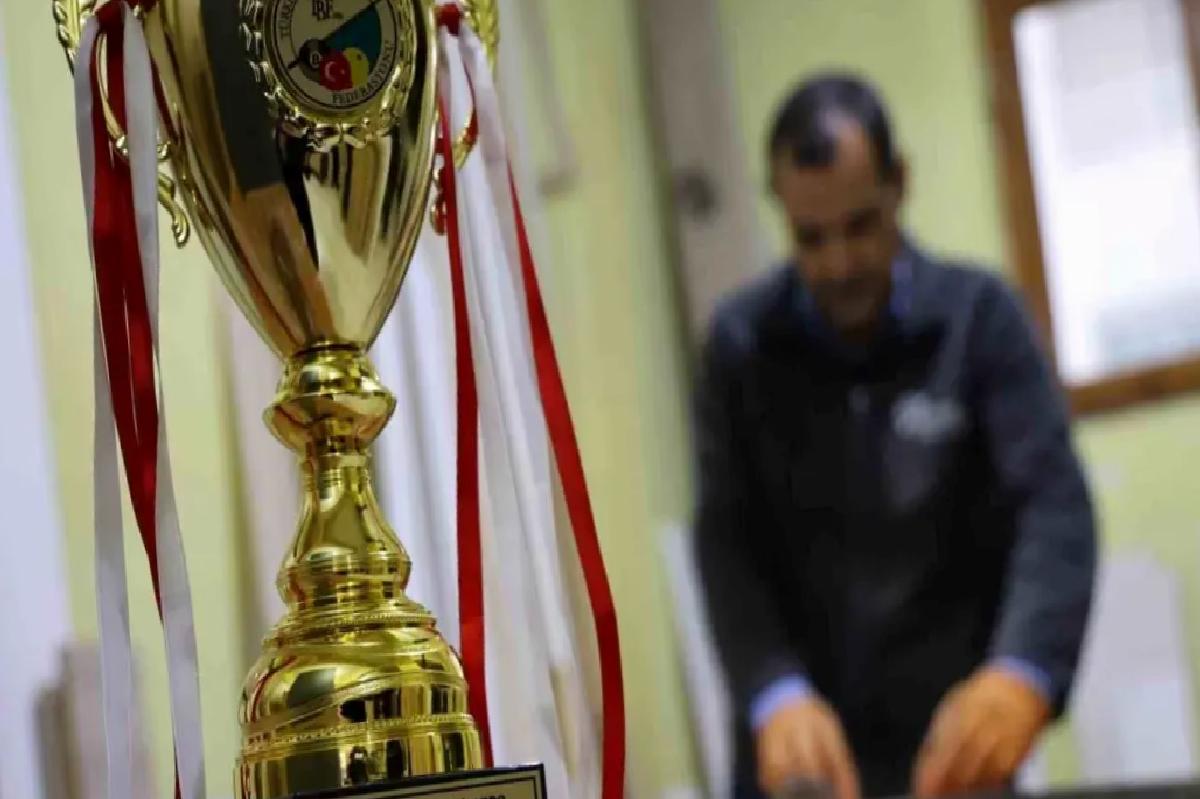 Usta Mobilyacı Bilardo Şampiyonu