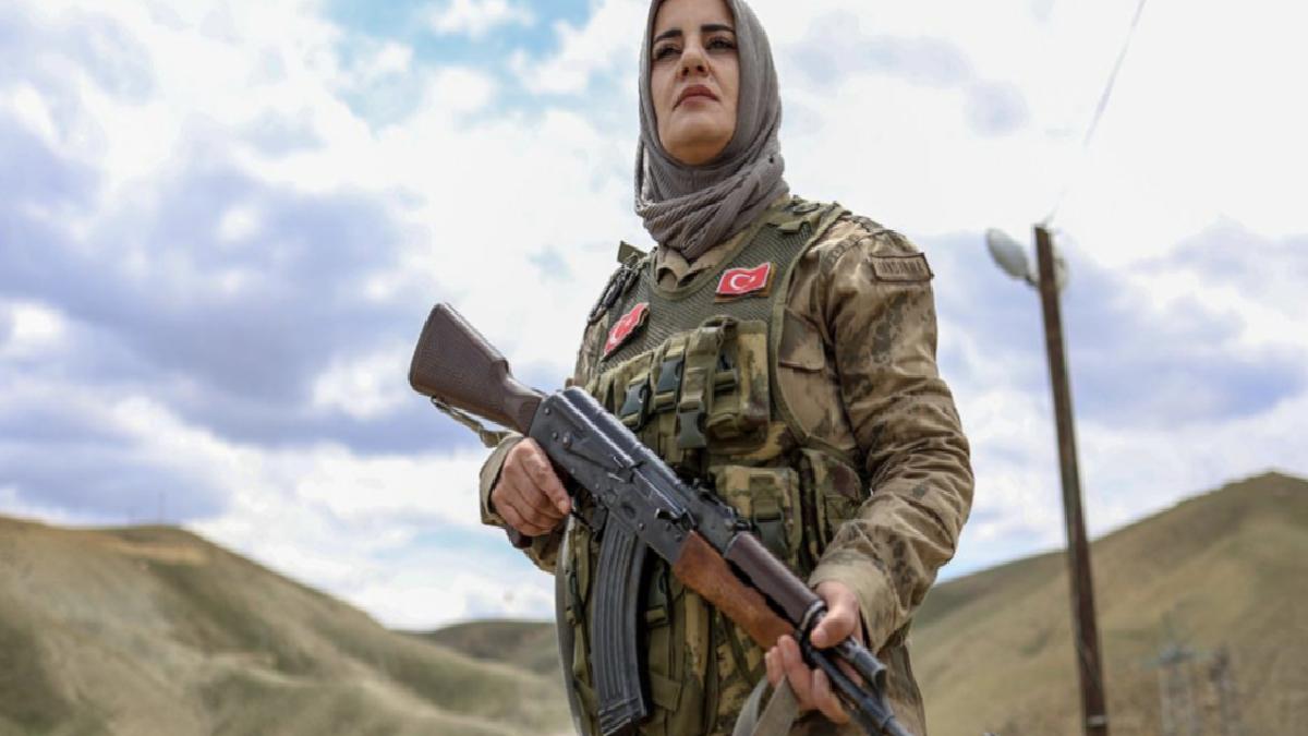 Van’da güvenlik korucusu anne 7/24 vazife başında