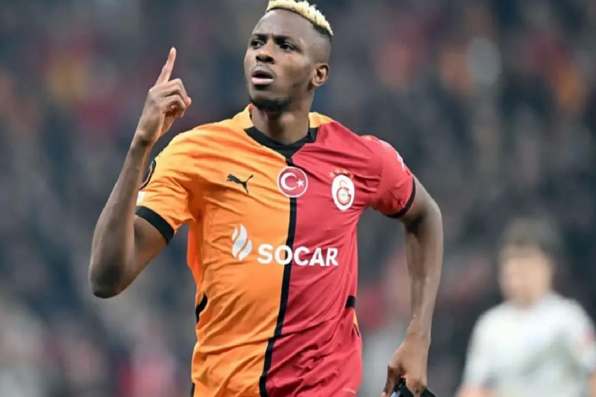 Victor Osimhen, Galatasaray Taraftarları ile Eğleniyor ve Sivasspor Maçını Paylaşıyor