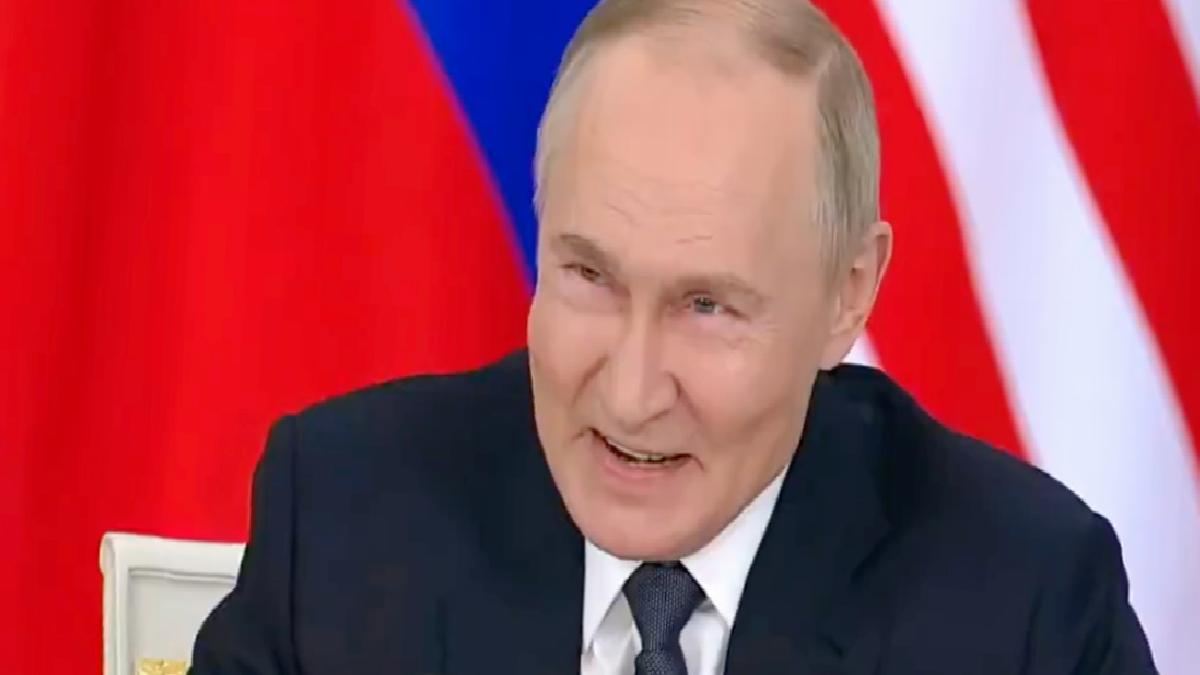 Vladimir Putin ile Malezya Başbakanı ortasında güldüren ‘taht’ diyaloğu
