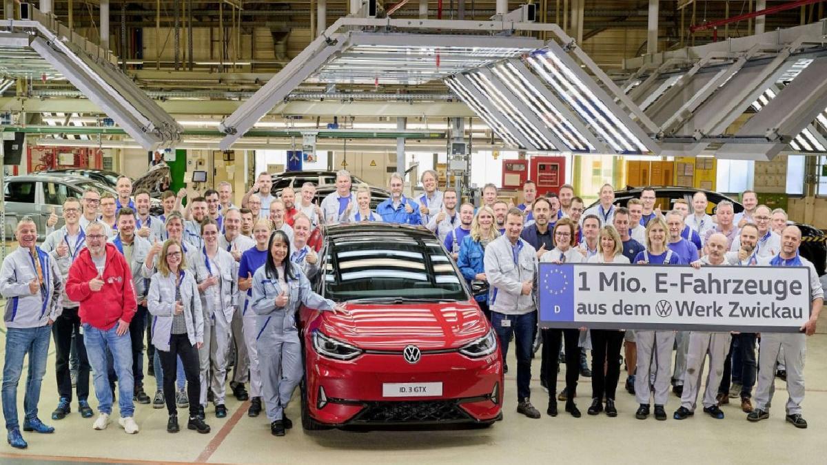 Volkswagen, Almanya fabrikasında 1 milyonuncu elektrikli aracını üretti