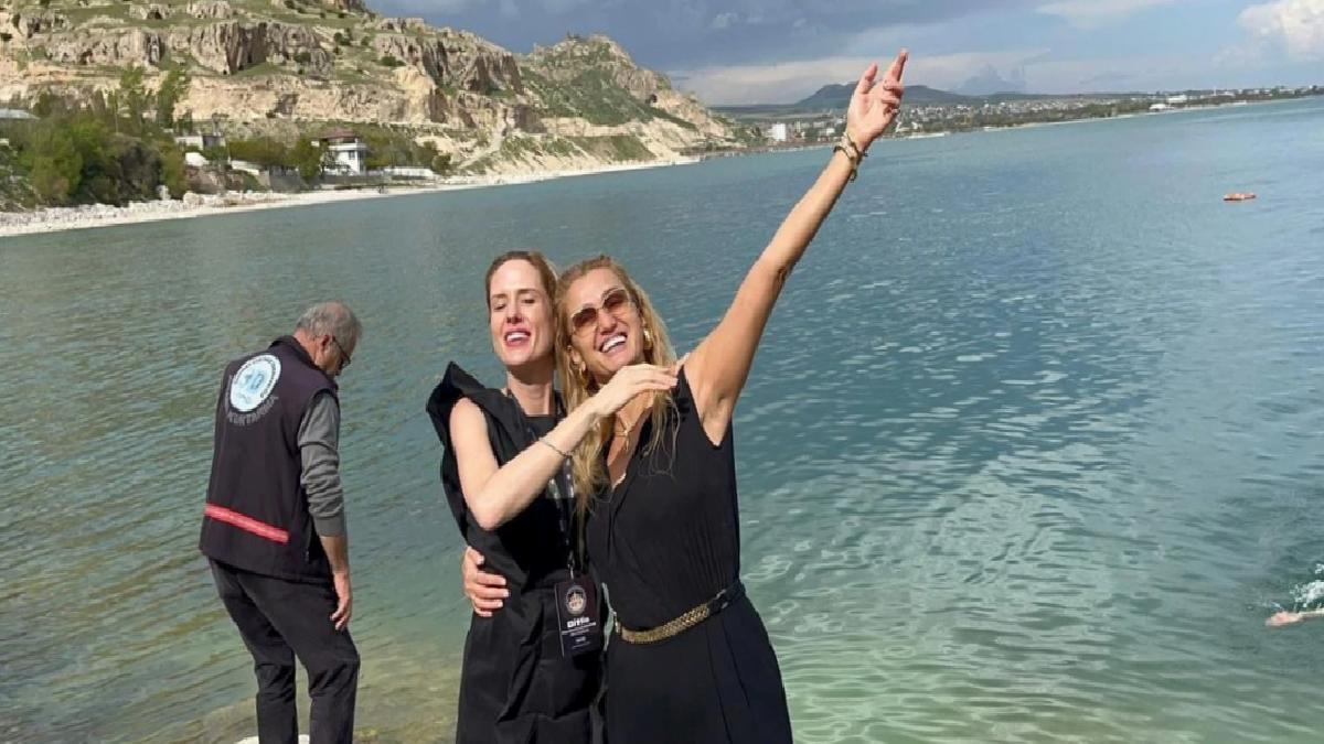 Wilma Elles ve Tuşba Özay Van Gölü’ne girdi