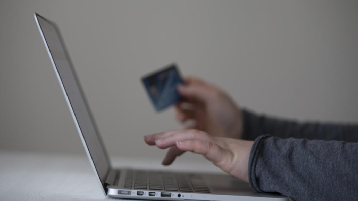 Yabancı E-ticaret sitelerinde bilgi paylaşırken dikkatli olunmalı