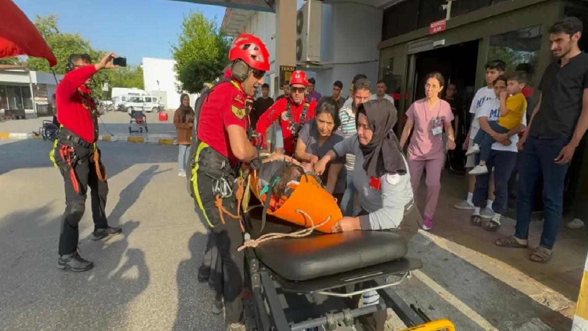 Yamaç Paraşütü Pilotu Kayalıklara Düştü