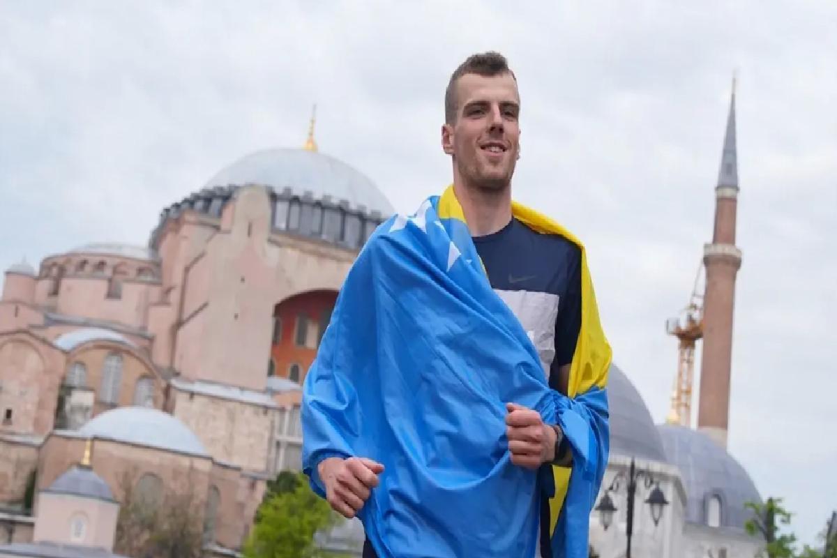 Yardım İçin İstanbul’a Bisikletle Geldi