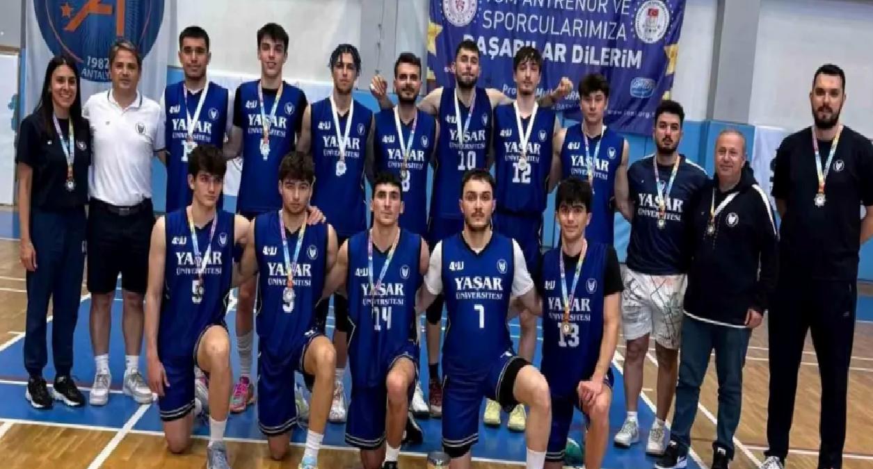 Yaşar Üniversitesi Basketbol Ekibi Harika Lig’e Yükseldi