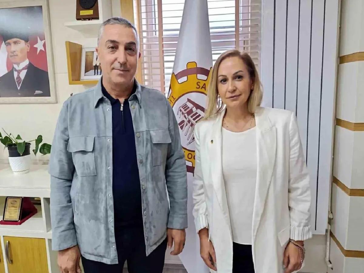 Yeni Üye Rozetini Aldı