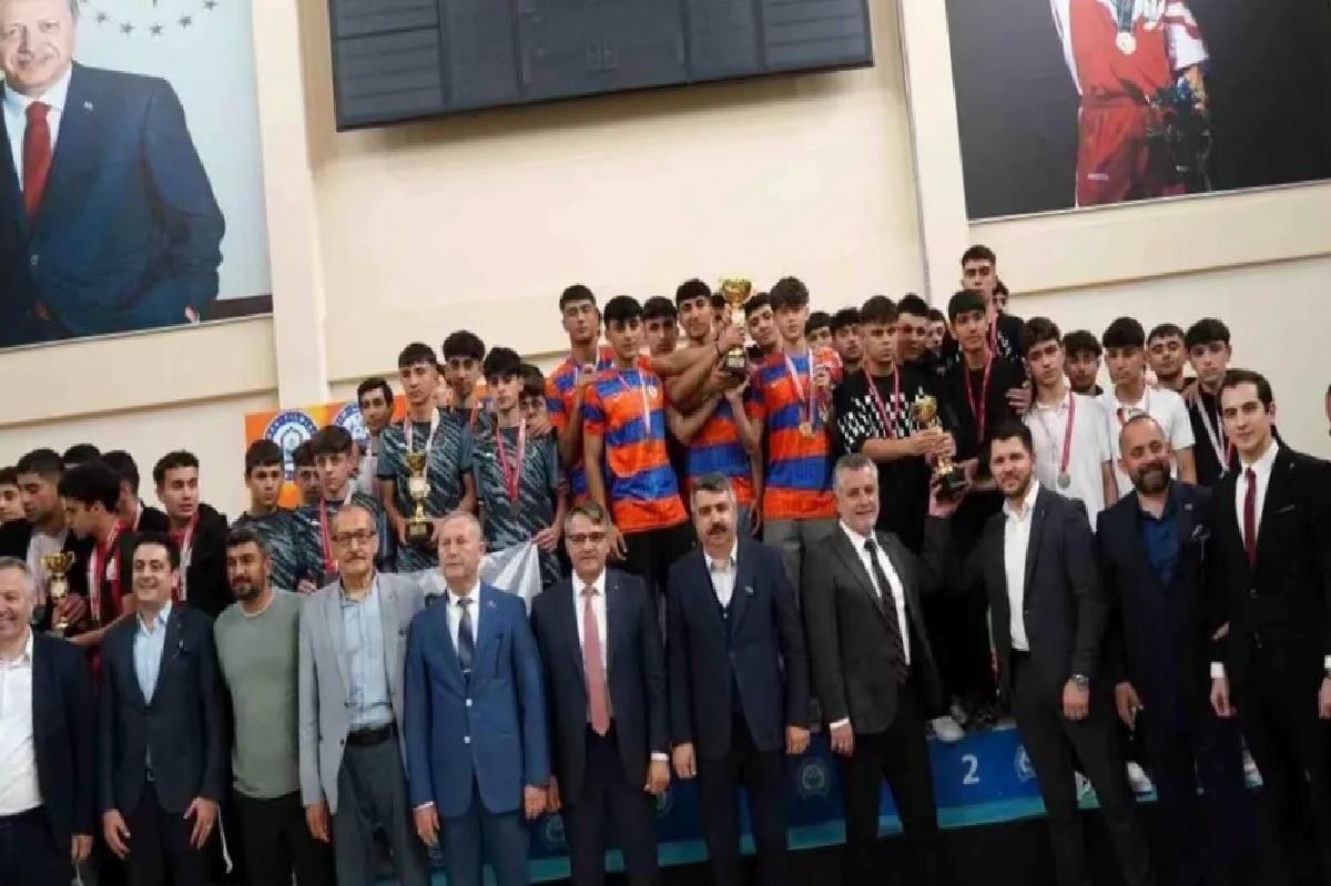 Yıldırım Belediyesi Okul Sporları İlçe Şenlikleri Ödül Merasimi Gerçekleşti
