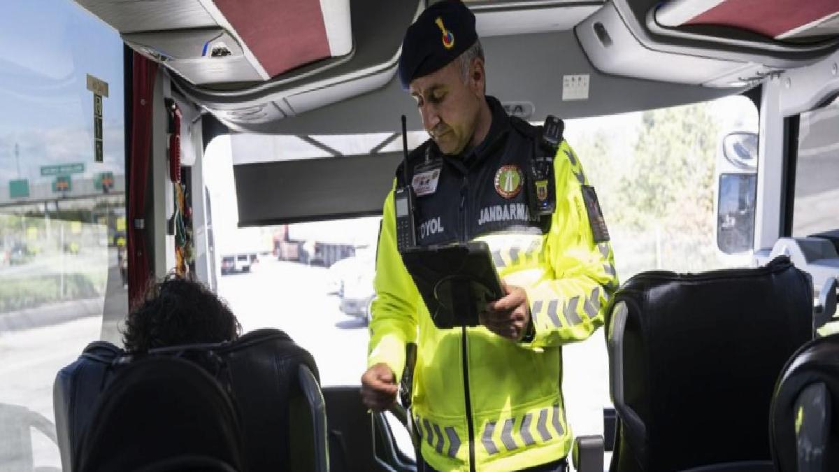 ‘Yolcu’ jandarma takımları kentler ortası otobüslerde kontrolde