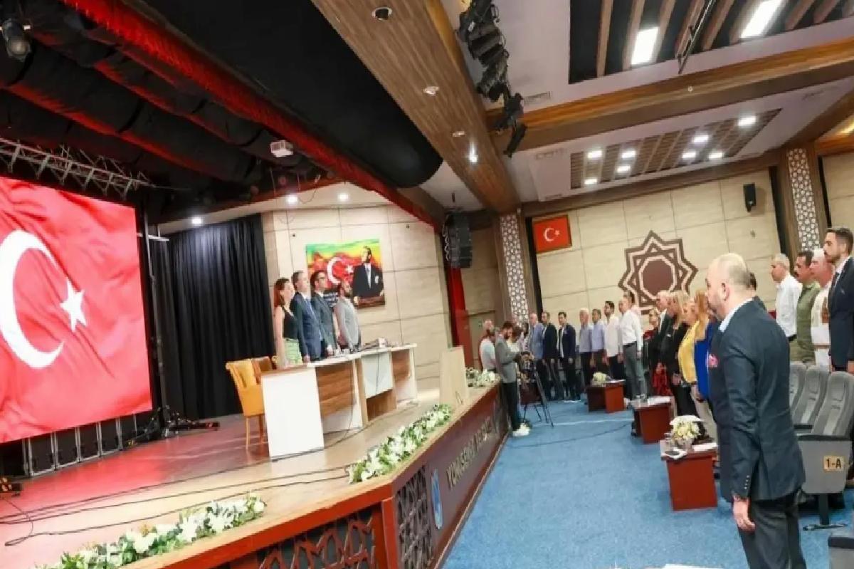 Yunusemre Belediye Meclisi’nden Özgür Özel’e yapılan akına kınama