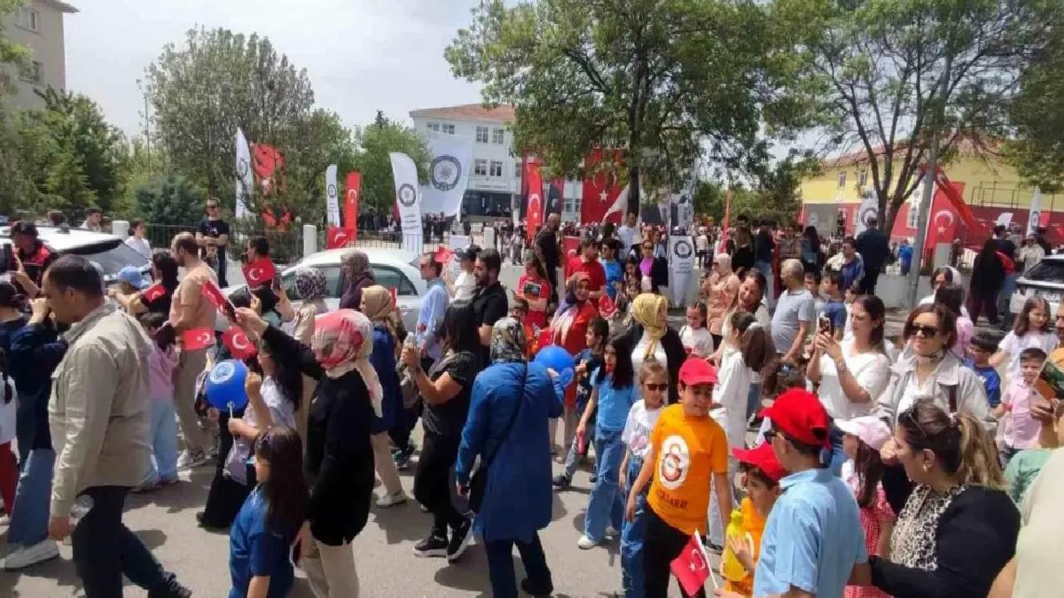 Yunuslar Çocuklara Eğlenceli Aktiflik Düzenledi