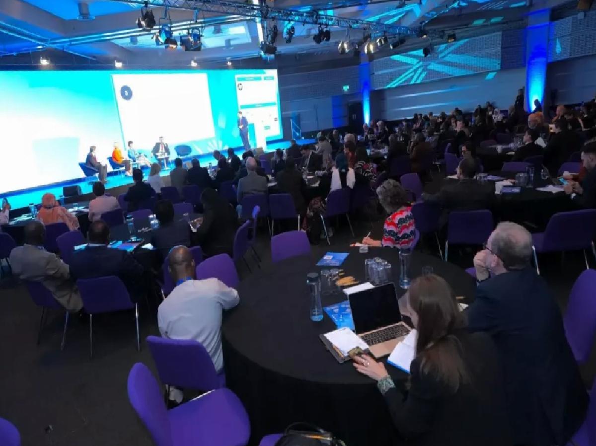 Yusuf Tekin Londra’da Eğitim Forumunda