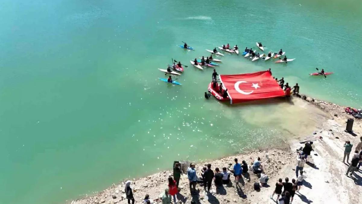 Yusufeli’nde Renkli Kano ve Rafting Aktifliği