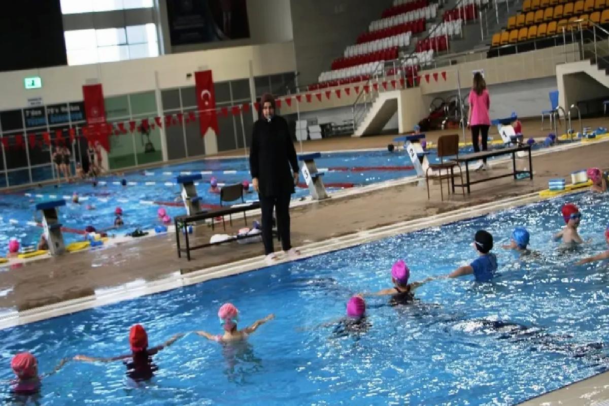 Yüzme Bilmeyen Kalmasın Projesi Kütahya’da Muvaffakiyetle Devam Ediyor