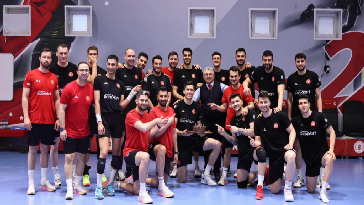 Ziraat Bankkart Voleybol Grubu’nda 5 isimle yollar ayrıldı
